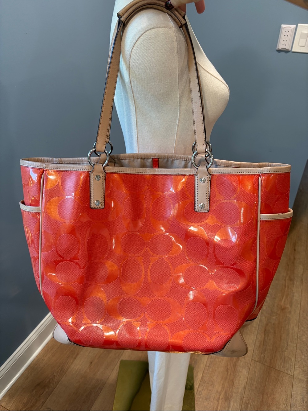 Coach F19198 Signature Liquid Gloss Patent Leather Tote Burnt Orange Tan Y2K